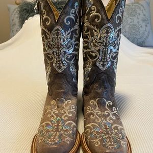 NWOT size 7 Corral ladies boots